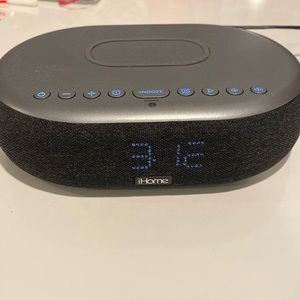 IHome with wireless charging